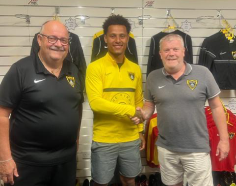 Isaiah Bazeley Signs For The Bees